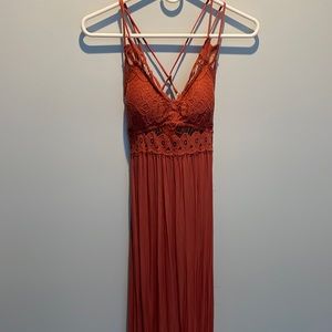 Pink lily size small. Excellent condition. Never worn. 100%rayon